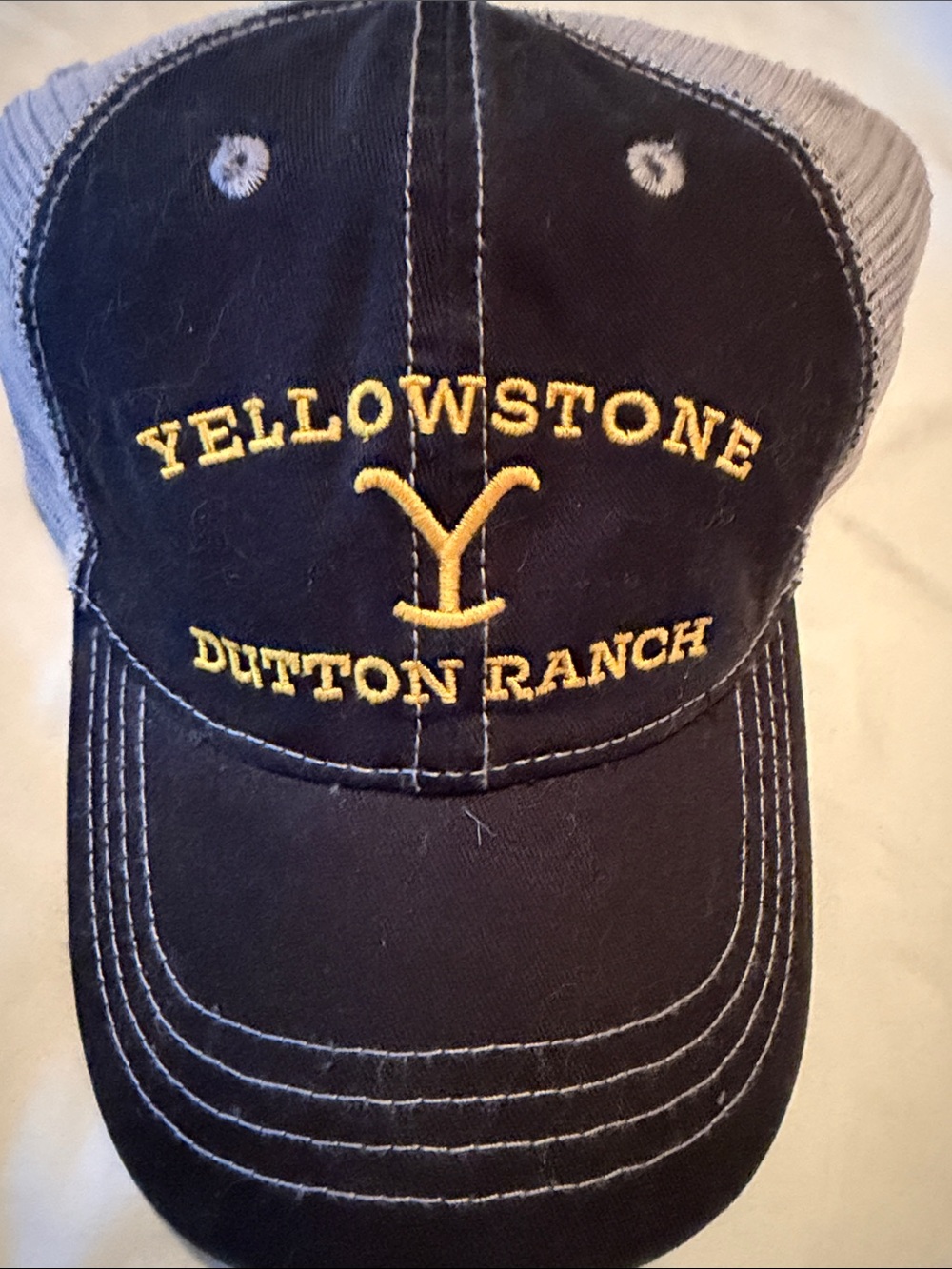 Yellowstone Dutton Ranch hat NWT